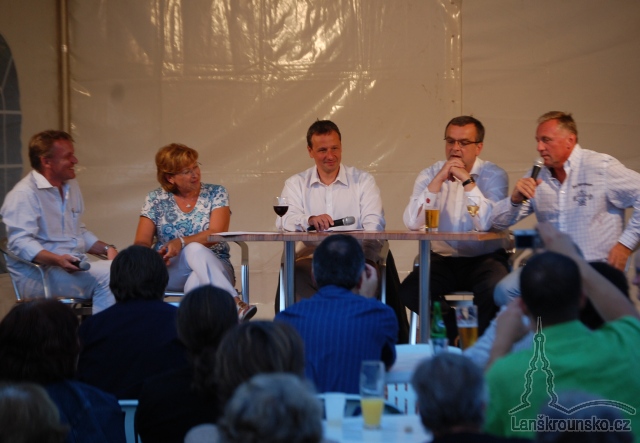 07-debata politiku.jpg